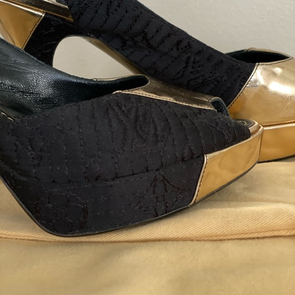 Authentic Louis Vuitton monogram heels - Picture 5 of 11